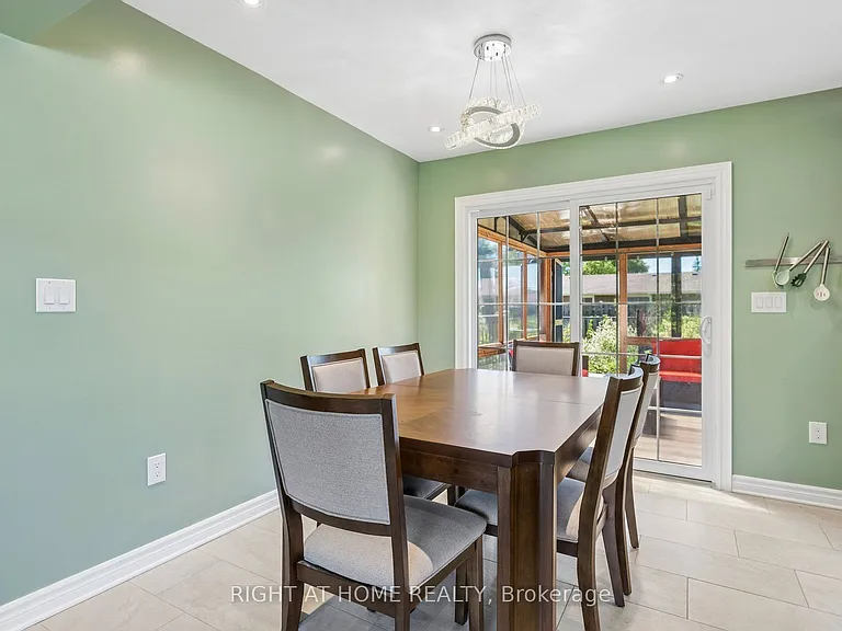 15 King St — Photo 12