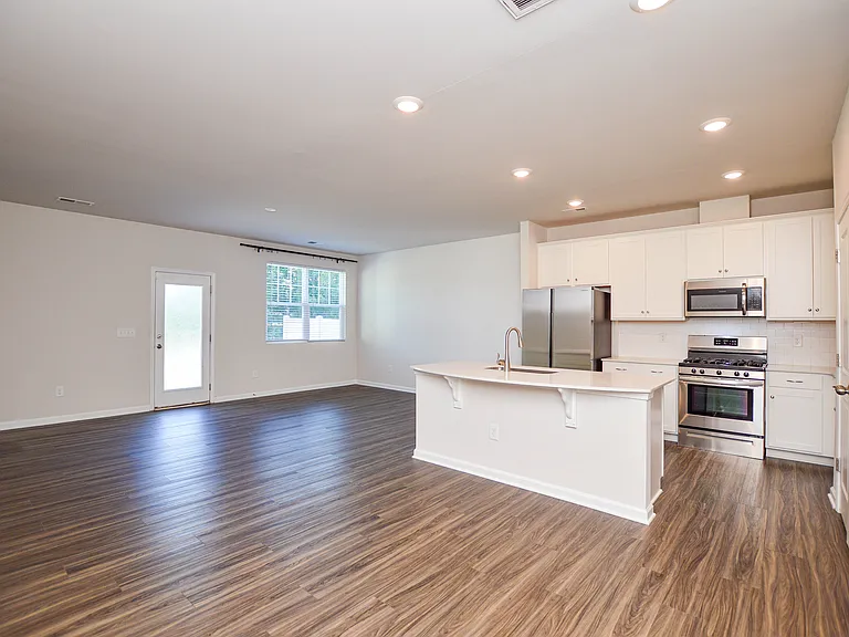 908 Park Bend Trl — Photo 3