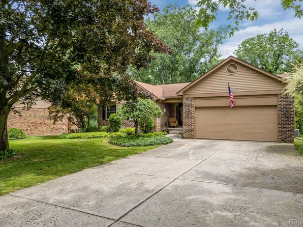 719 Ten Point Dr, Rochester Hills, MI 48309