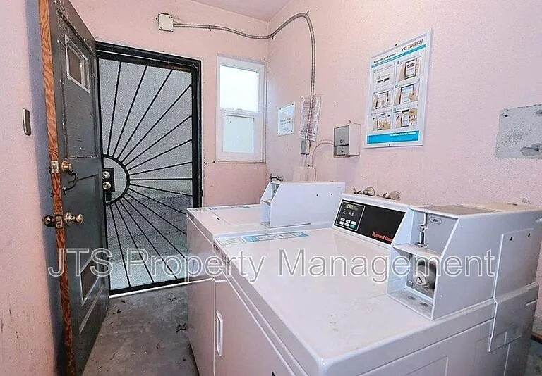 4439 V St #5 — Photo 22