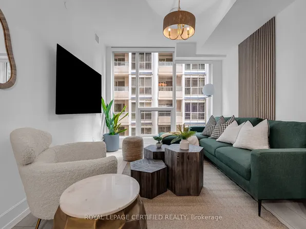 15 Mercer St #705, Toronto, ON M5V 0T8