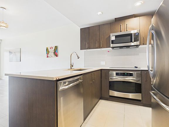 3rd image of 5983 Gray Ave #617