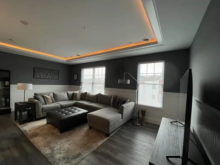 2 BR w/den living room