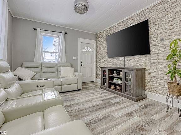 3rd image of 70 Valentine Rd