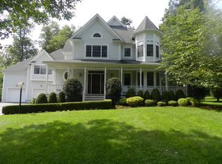 46 Fieldstone Dr, Katonah, NY 10536