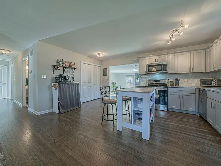 3322 Bell Dr — Photo 11