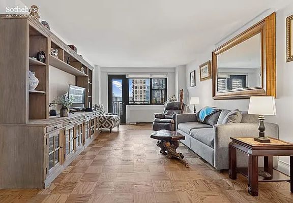 4th image of 165 W 66th St APT 15E