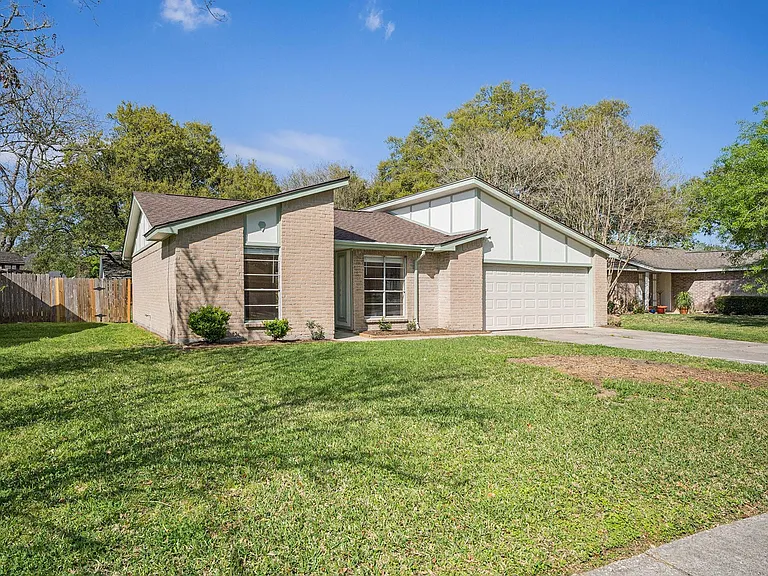 5904 Misty Meadow St — Photo 3