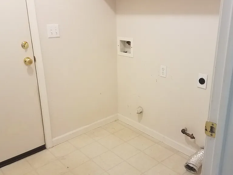 1022 Thompson Cir — Photo 10