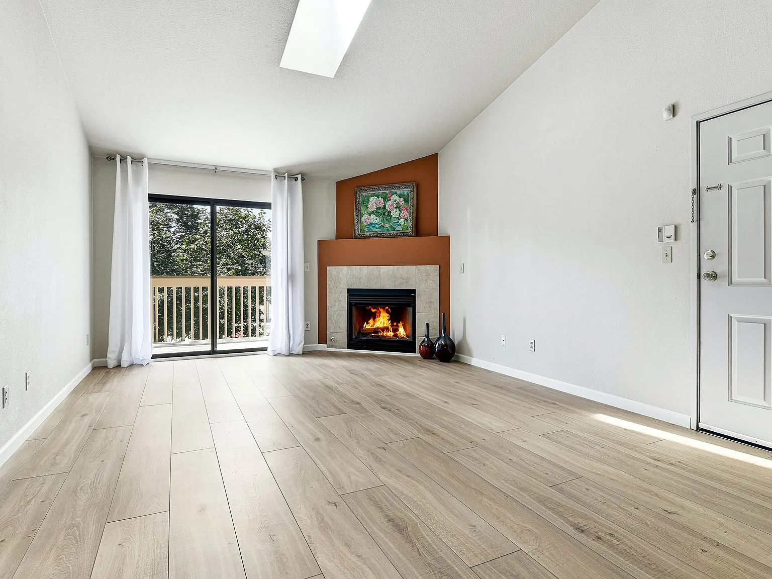 1 bed, 800 sqft, $1,570 — Photo 4