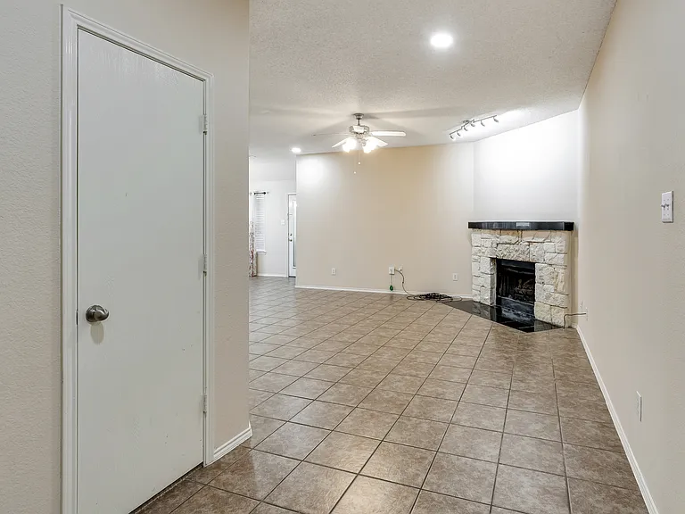 9905 Tyler Dr — Photo 10