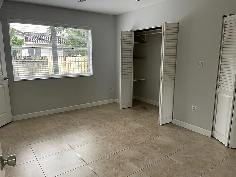 2643 SW 64th Ave — Photo 12