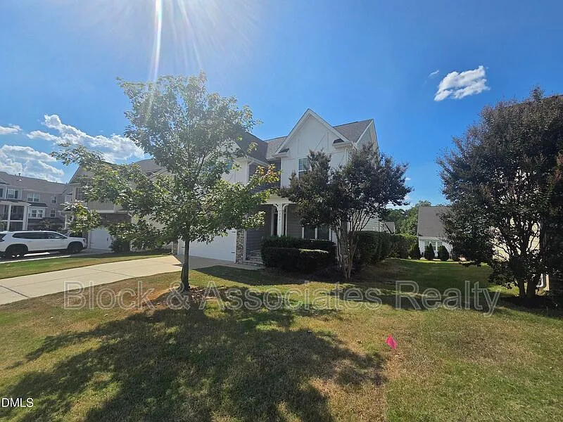 4 bed, 2.5 bath, $2,550 — Photo 3
