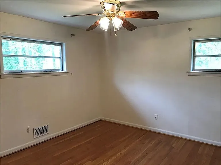 805 Flagler Cir SE — Photo 9