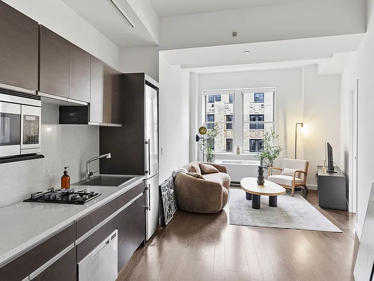 116 John St #2704 — Photo 3