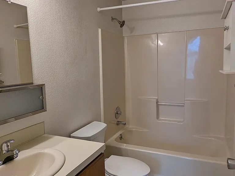 2320 Valencia St — Photo 18