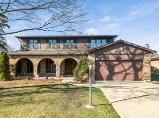 826 Spring Cove Dr, Schaumburg, IL 60193