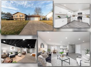 104 King Oak Dr, Godfrey, IL 62035