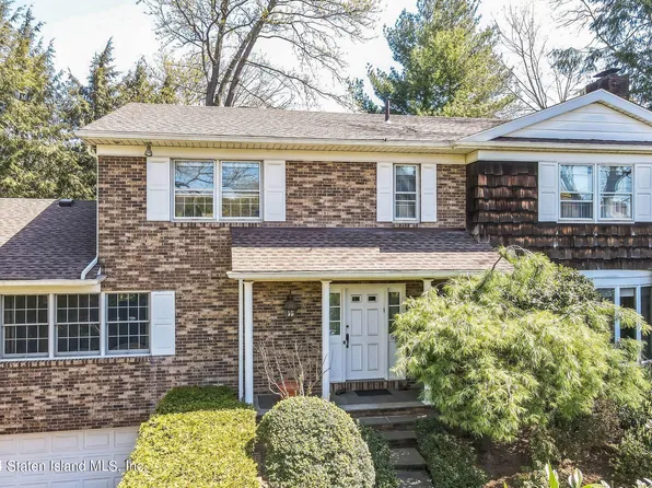 55 Buttonwood Rd, Staten Island, NY 10304