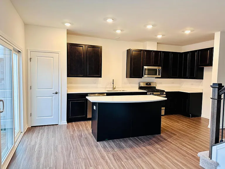 560 Wolverine Dr — Photo 6