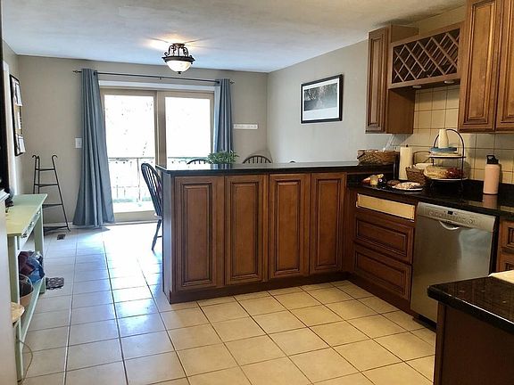 5th image of 275 Cocasset St #275