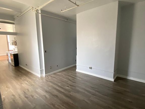 4th image of 215 W 7th St APT 701