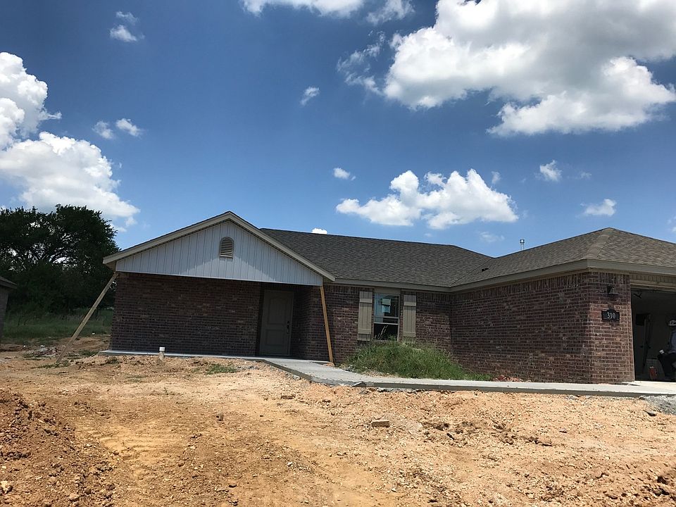 1st image of 310 Lion Dr N