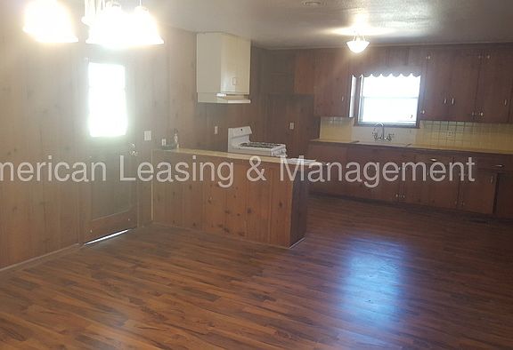 3rd image of 908 Allendale Dr