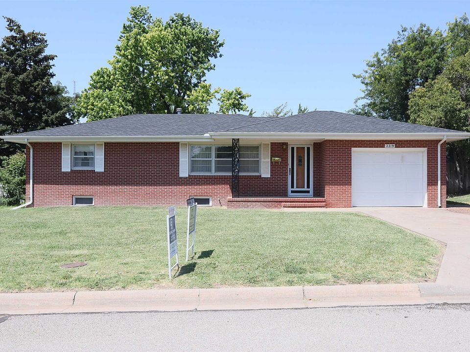 2219 Howell Ave, Dodge City, KS 67801 MLS 14120 Zillow