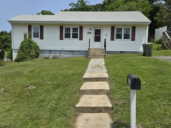 1211 Stoutamire Dr, Salem, VA 24153