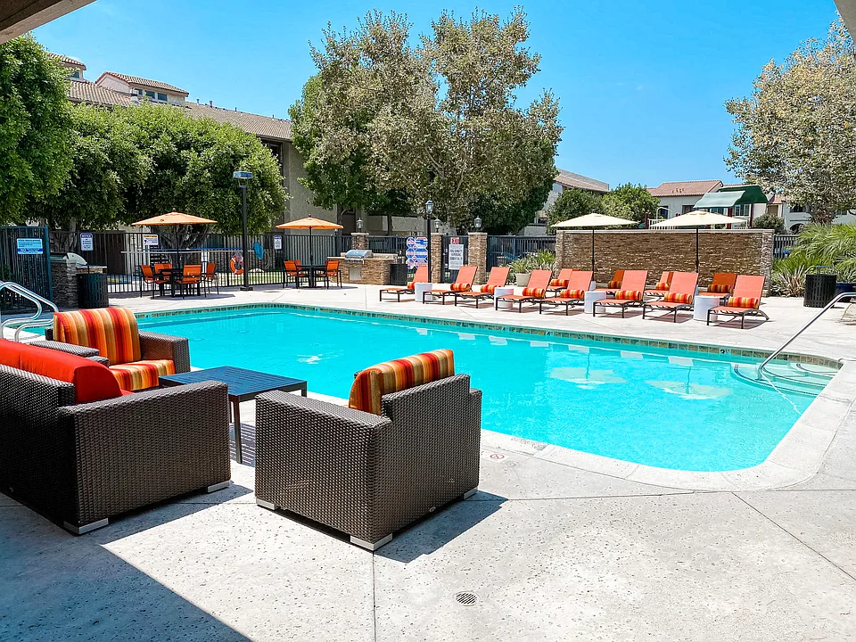 Mountain View Pool and Lounge Area
