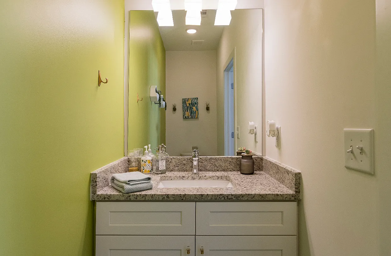 4 bed, 3.5 bath, 1800 sqft, $3,200 — Photo 4