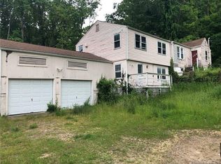 32 Silvermine Rd, Brookfield, CT 06804