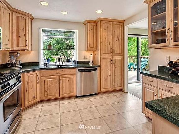 2nd image of 10830 NE 135th Pl