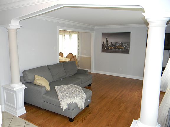 5th image of 5844 W 89th Pl