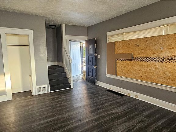 3rd image of 8823 Yale Ave