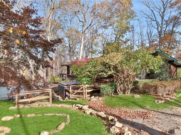 4 Dogwood Ln, Pound Ridge, NY 10576