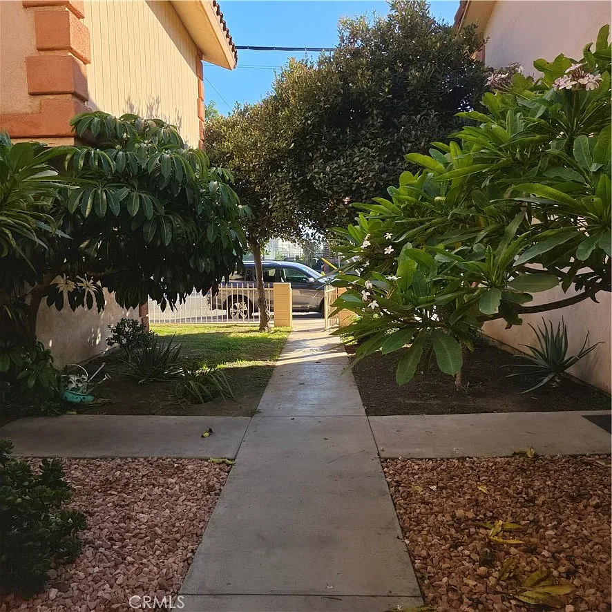 3 bed, 2.5 bath, 1500 sqft, $3,750 — Photo 4