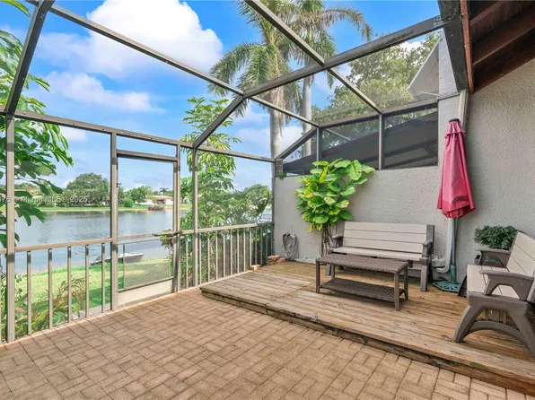 1512 NW 113th Way, Pembroke Pines, FL 33026