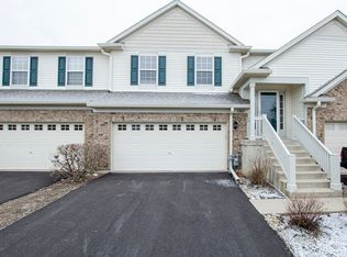 1565 Matthew Dr #3, Algonquin, IL 60102