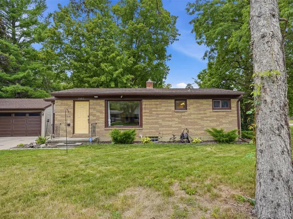 5683 Buckingham Rd, Haslett, MI 48840