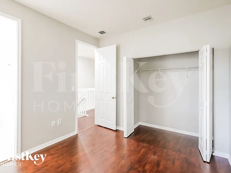 2281 NE 42nd Cir — Photo 12