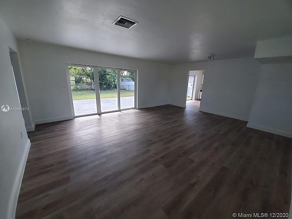 3rd image of 490 NE 142nd St