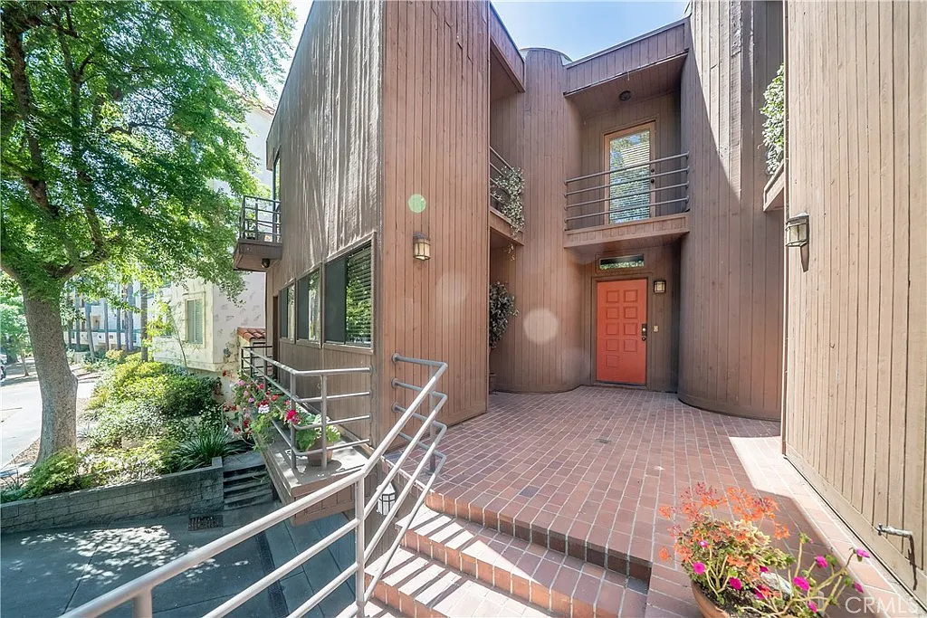 2 bed, 1374 sqft, $4,100 — Photo 3