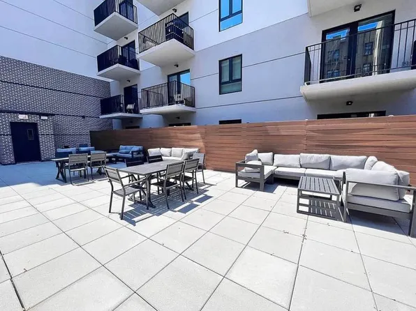 1111 Foster Avenue image 9 of 16