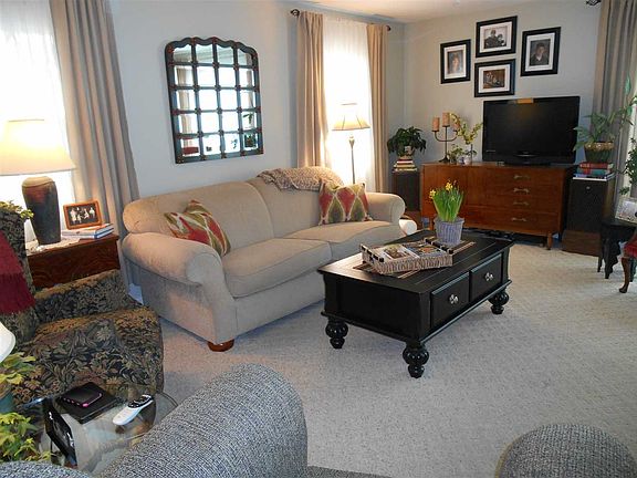 3rd image of 16 Lynnfield Dr
