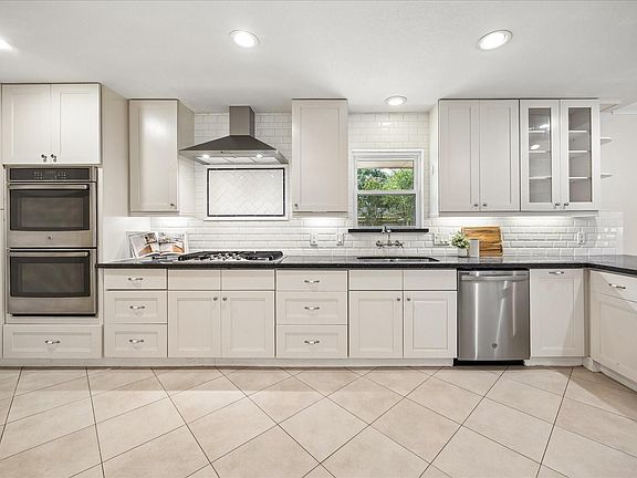 5th image of 8922 Springview Ln