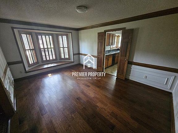 3rd image of 1985 Allen Court Dr
