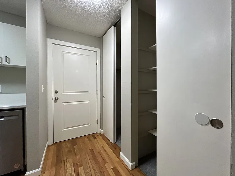 15827 NE Glisan St #1 — Photo 5