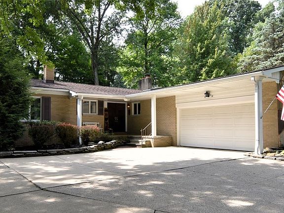 2nd image of 4731 Maple Ln